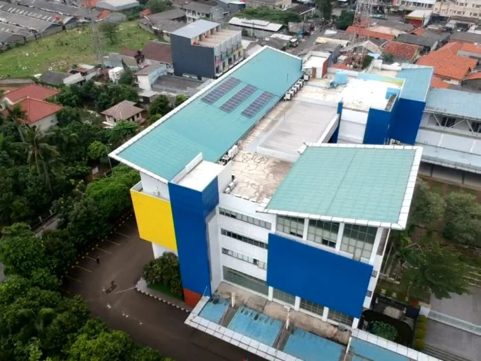 panel surya pada sekolah